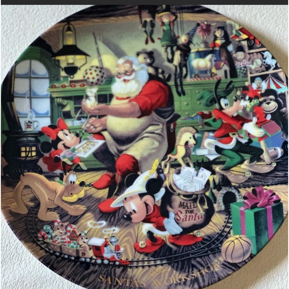 Disney 1993 Santa’s Workshop Christmas collection plate
